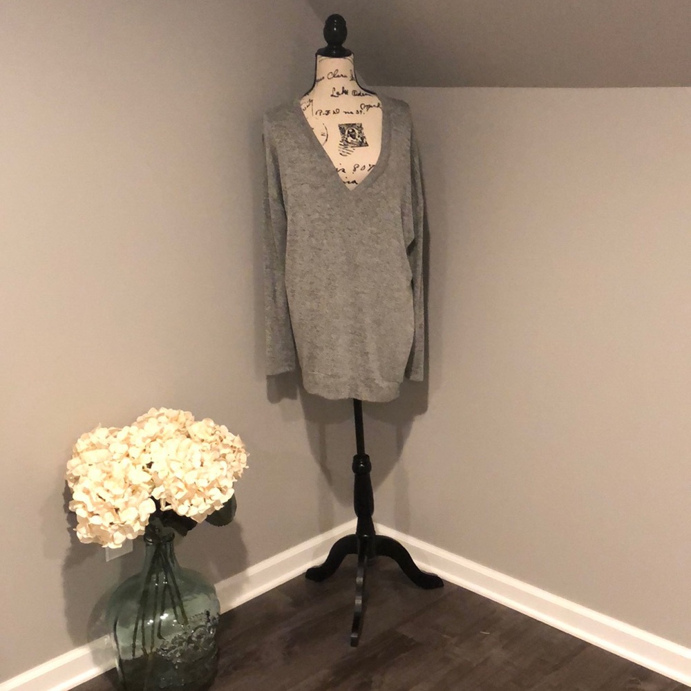 NWOT Grey & Black V-neck sweater XL